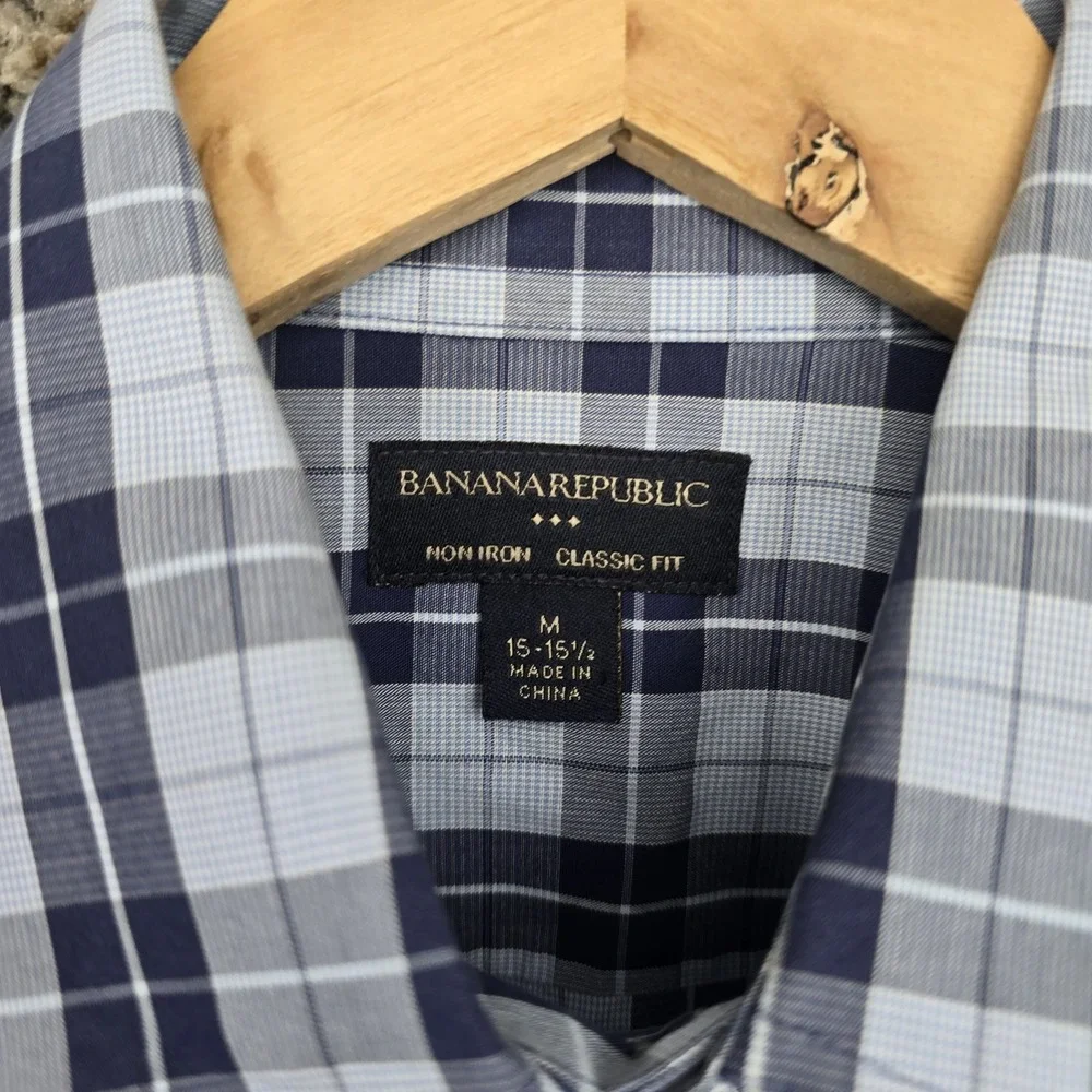 Banana Republic Dress Shirt Mens Medium 15-15.5 Button Blue Classic Non Iron‎